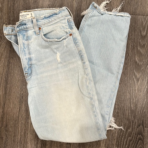 Abercrombie & Fitch Light Blue Women's Straight Leg Jeans - Picture 2 of 4